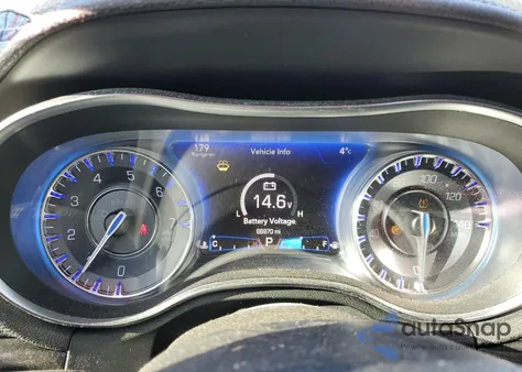 2015 Chrysler 300 Limited z USA, uszkodzony, nr VIN 2C3CCARG3FH923253